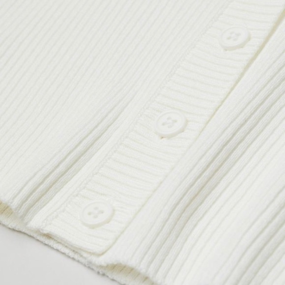 Fitted Rib-knit Top Button Front V Neck Crop Cardigan - Picture 4 of 9